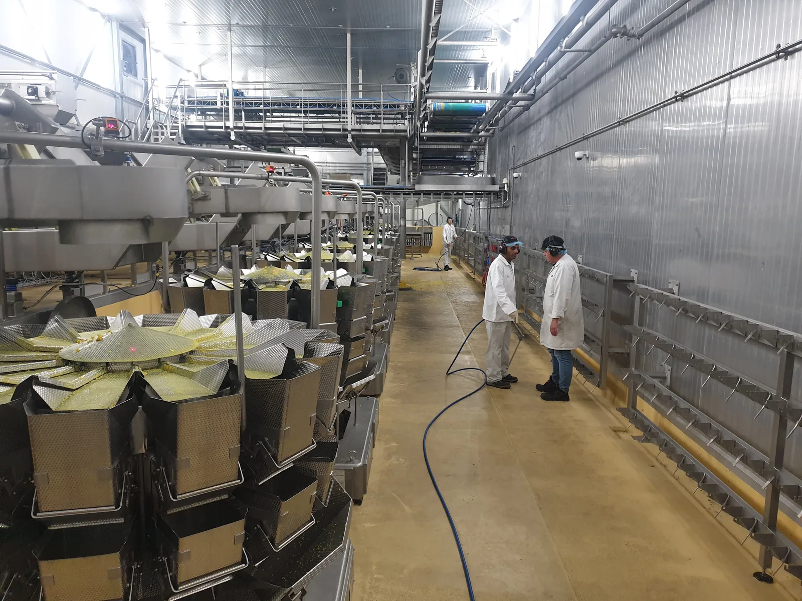 Yellow Ucrete BC4 polyurethane cement floor in the production area of a potato processor, detail 1