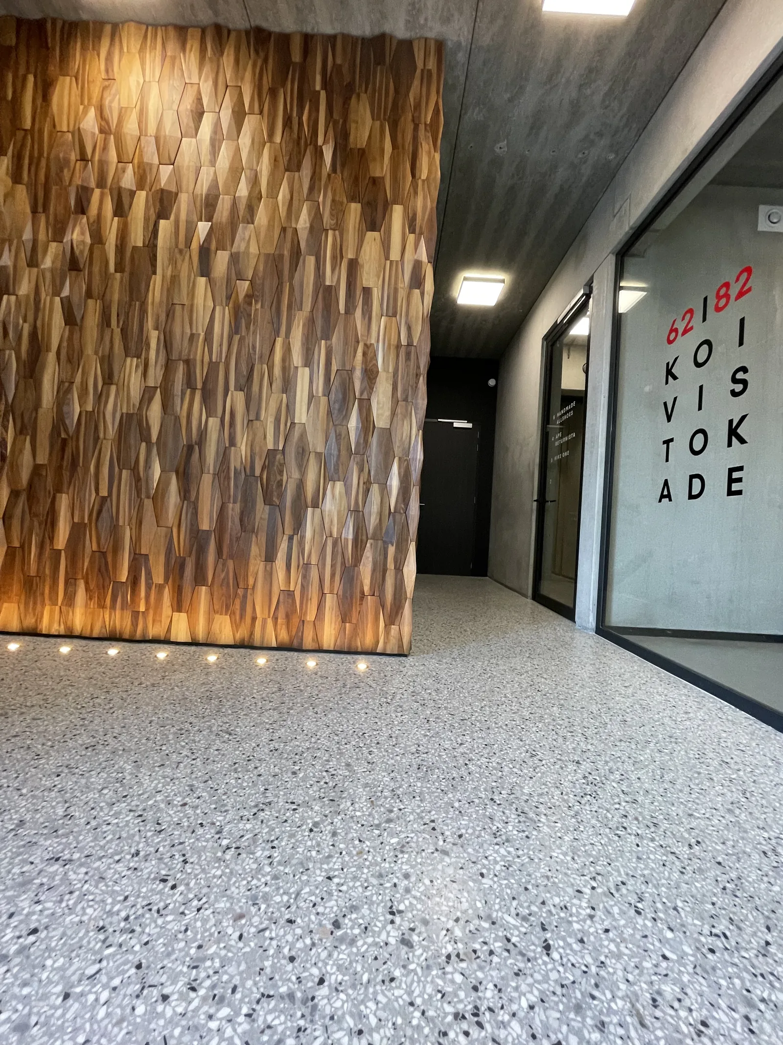 Seamless floor finish in the entrance and office floors of Koivistokade in Amsterdam, approx. 3.600 m²