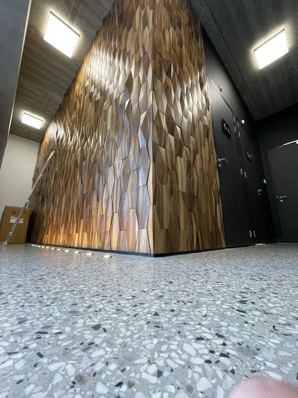 Seamless floor finish in the entrance and office floors of Koivistokade in Amsterdam, detail 2