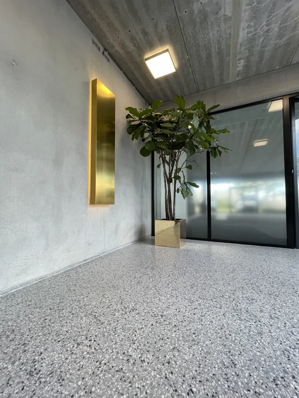 Seamless floor finish in the entrance and office floors of Koivistokade in Amsterdam, detail 3