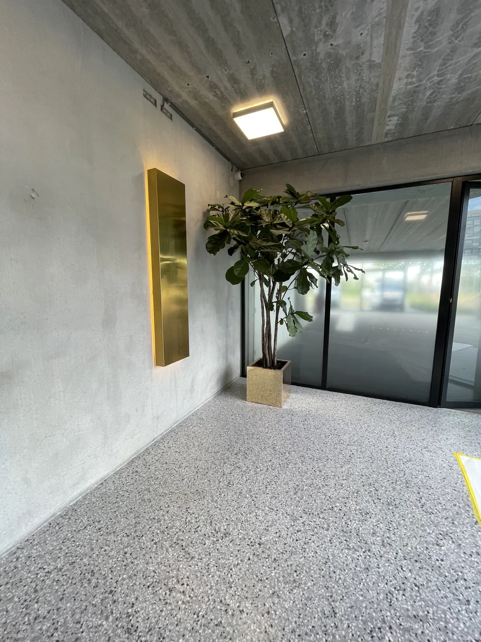 Seamless floor finish in the entrance and office floors of Koivistokade in Amsterdam, detail 4