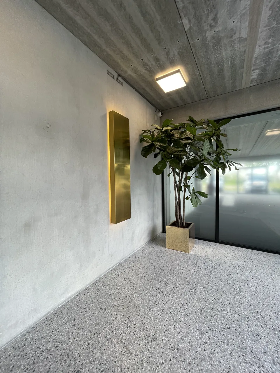 Seamless floor finish in the entrance and office floors of Koivistokade in Amsterdam, detail 5