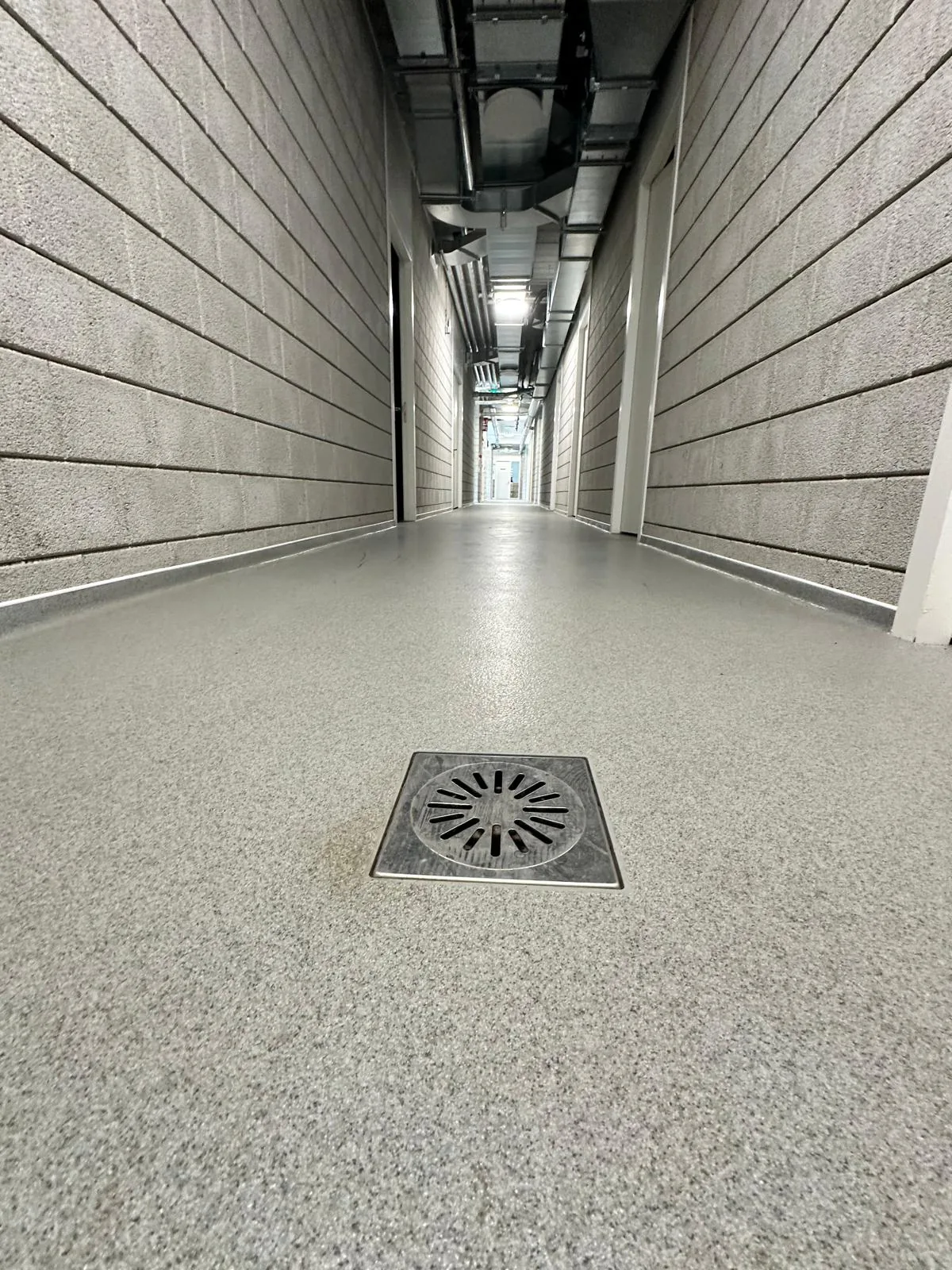 Completec QCF quartz floor in the clubhouse of OVV Oostvoorne