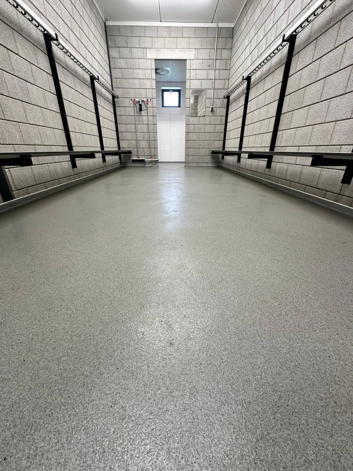 Completec QCF quartz floor in the clubhouse of OVV Oostvoorne, detail 1
