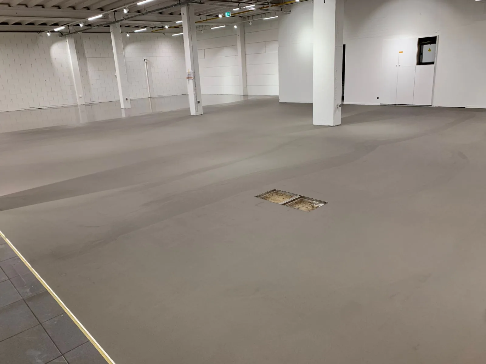PVC project floor of 1.250 m² in a commercial space