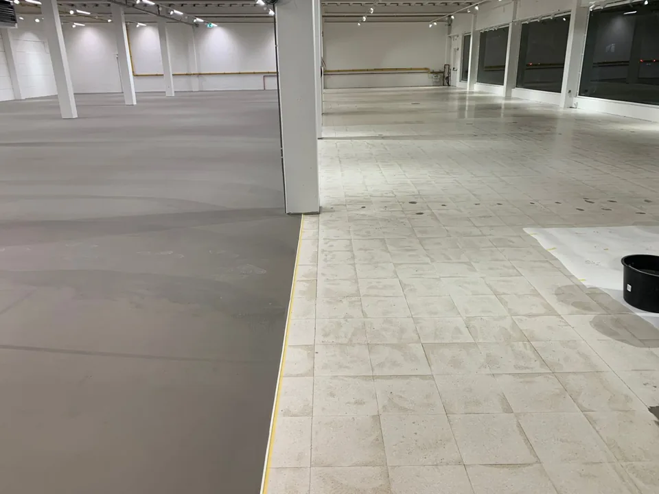 PVC project floor of 1.250 m² in a commercial space, detail 2