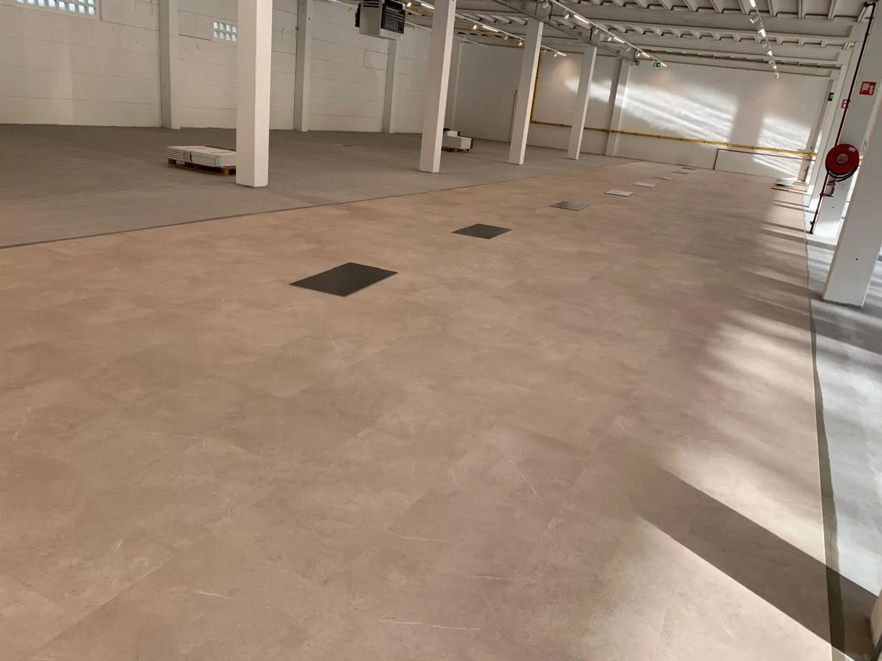 PVC project floor of 1.250 m² in a commercial space, detail 4