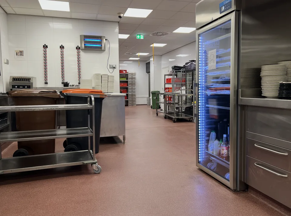 Red Comforcon QCF slip-resistant floor in the commercial kitchen of Van der Valk Akersloot, detail 4