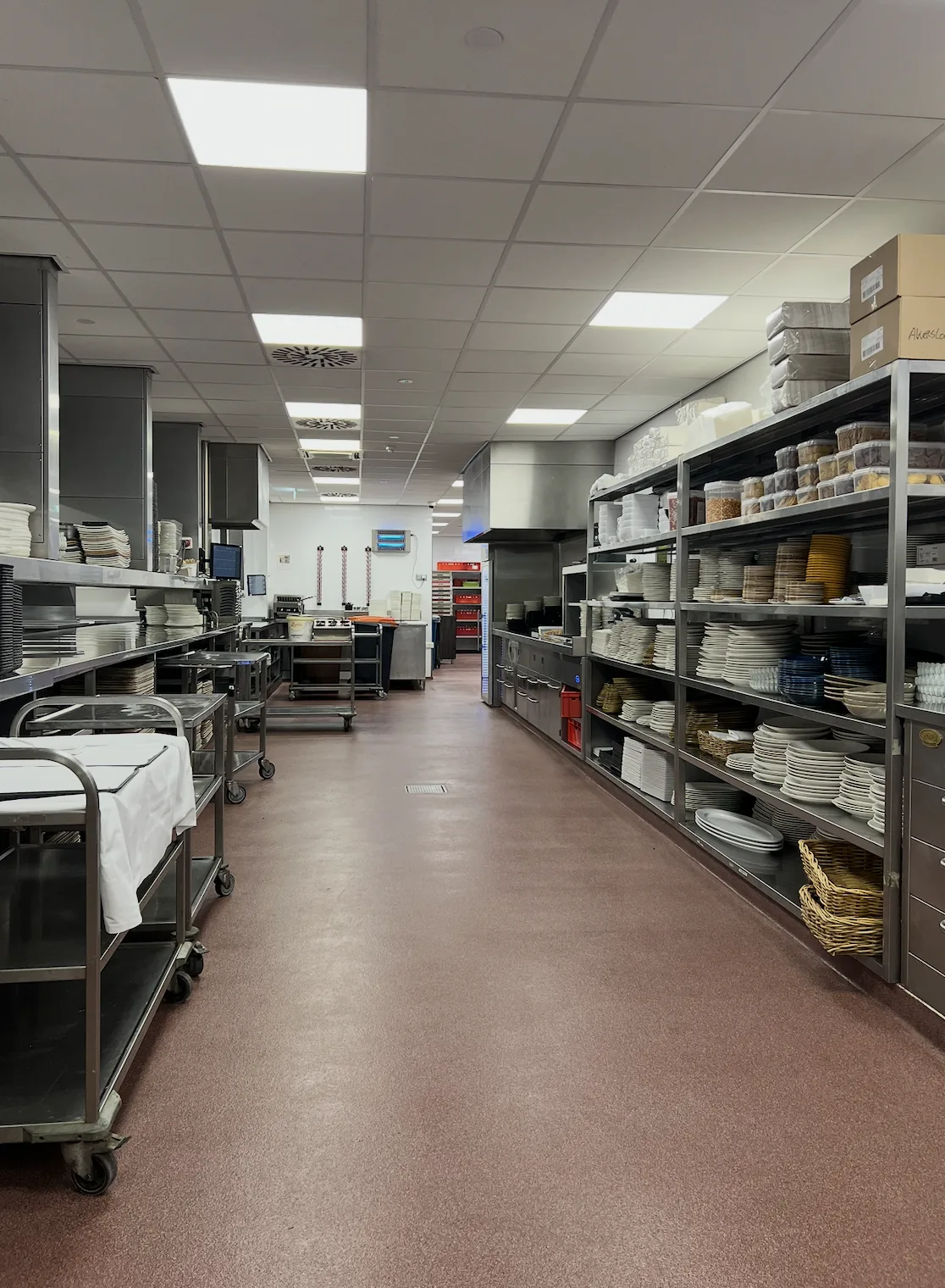 Red Comforcon QCF slip-resistant floor in the commercial kitchen of Van der Valk Akersloot, detail 5