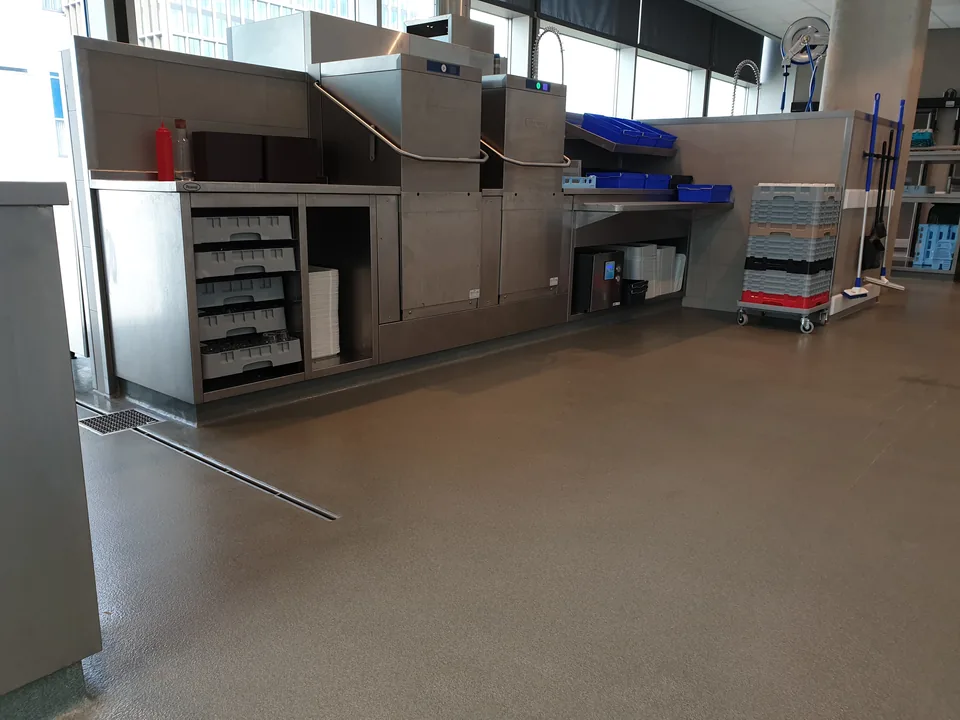 Completec QCF quartz floor in the kitchens and stairwell of Van der Valk Amsterdam Zuidas, detail 4