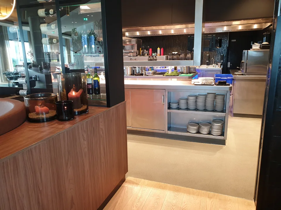 Completec QCF quartz floor in the kitchens and stairwell of Van der Valk Amsterdam Zuidas, detail 5