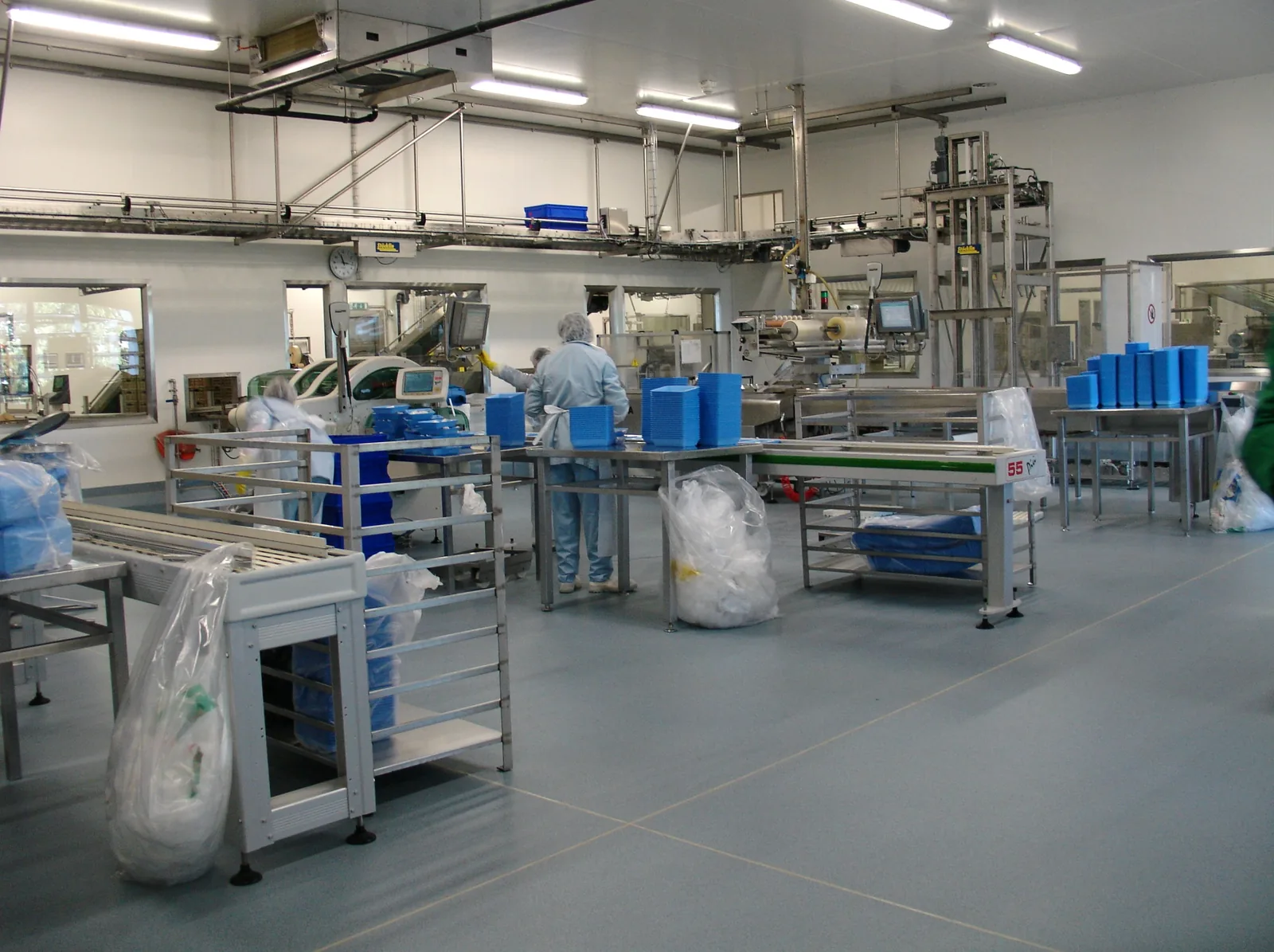 Completec QCF quartz floor in the production area of a fish processing plant in Switzerland