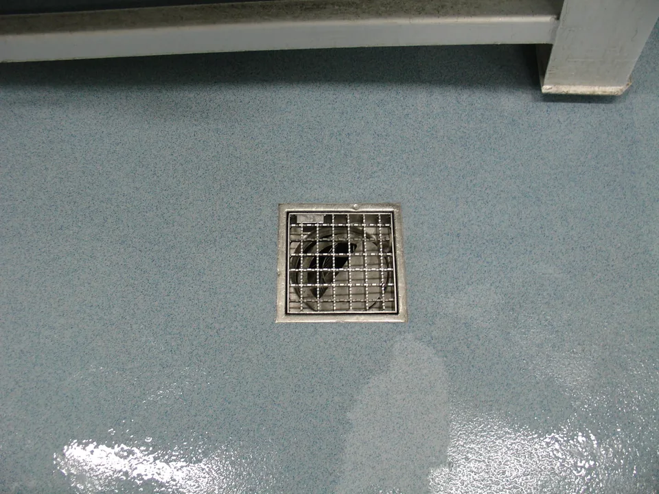Completec QCF quartz floor in the production area of a fish processing plant in Switzerland, detail 3