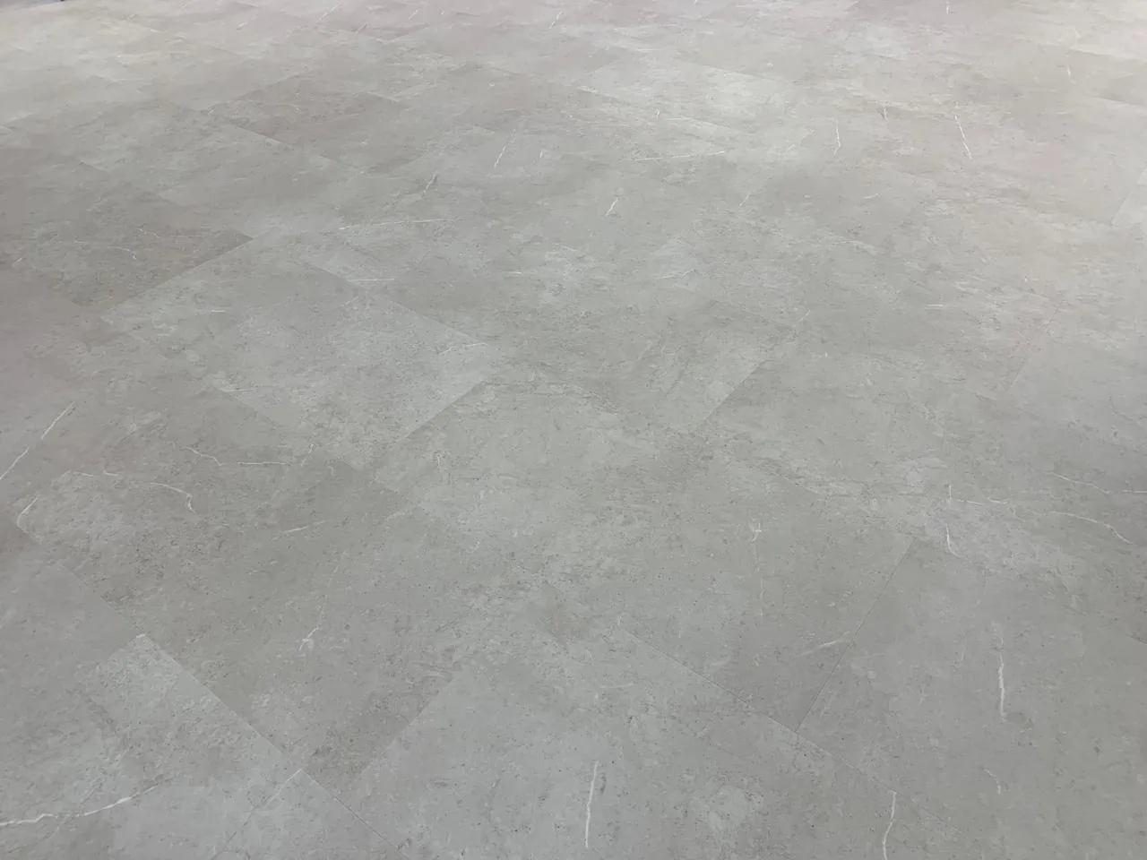 PVC project floor of 1.250 m² in a commercial space, detail