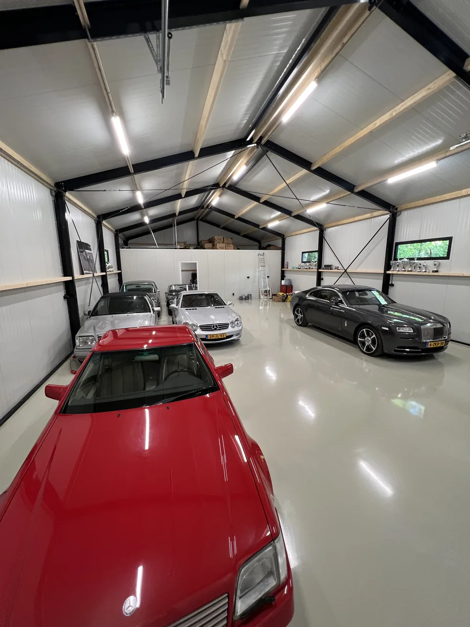 Comforpox 800 SL epoxy resin floor in a private car collection garage with several classic cars