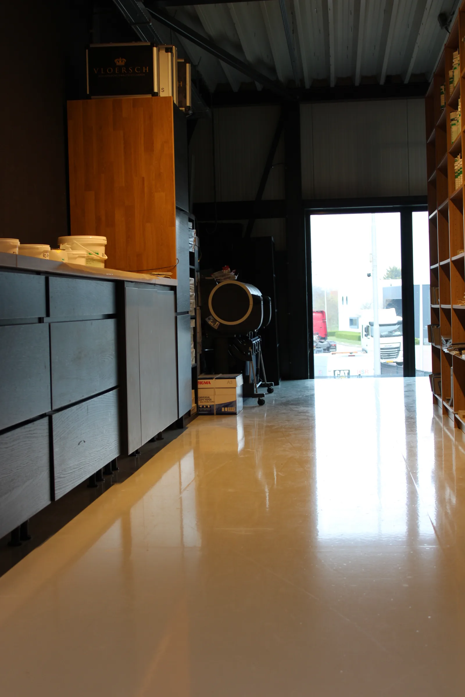 Comforpox 865 FL-HB resin floor system by Vloersch