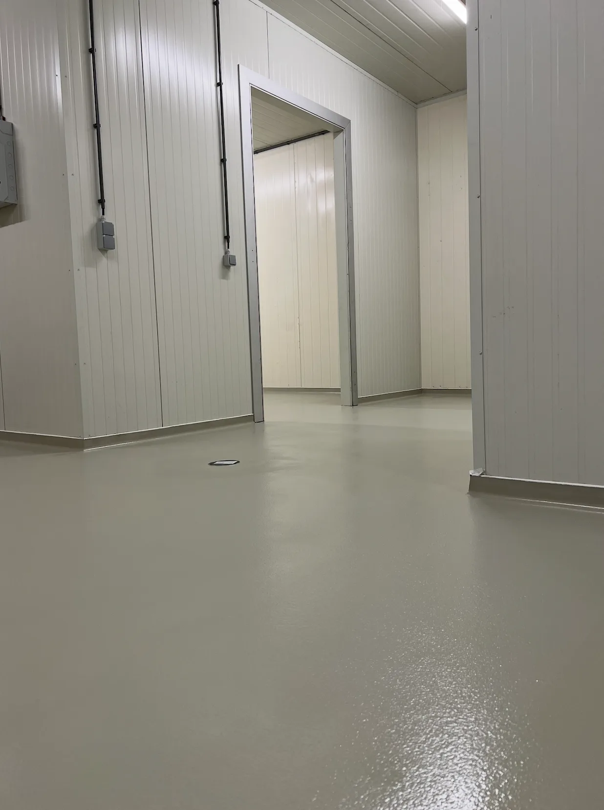 Comforpox 875 Recoat AS resin floor system by Vloersch