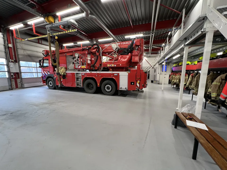 Grey Comforpur 660 Uni resin floor in a fire station with a fire engine