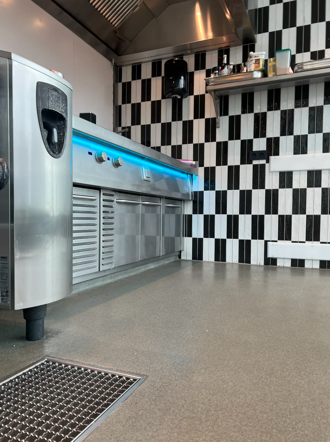 Completec QCF resin floor system by Vloersch