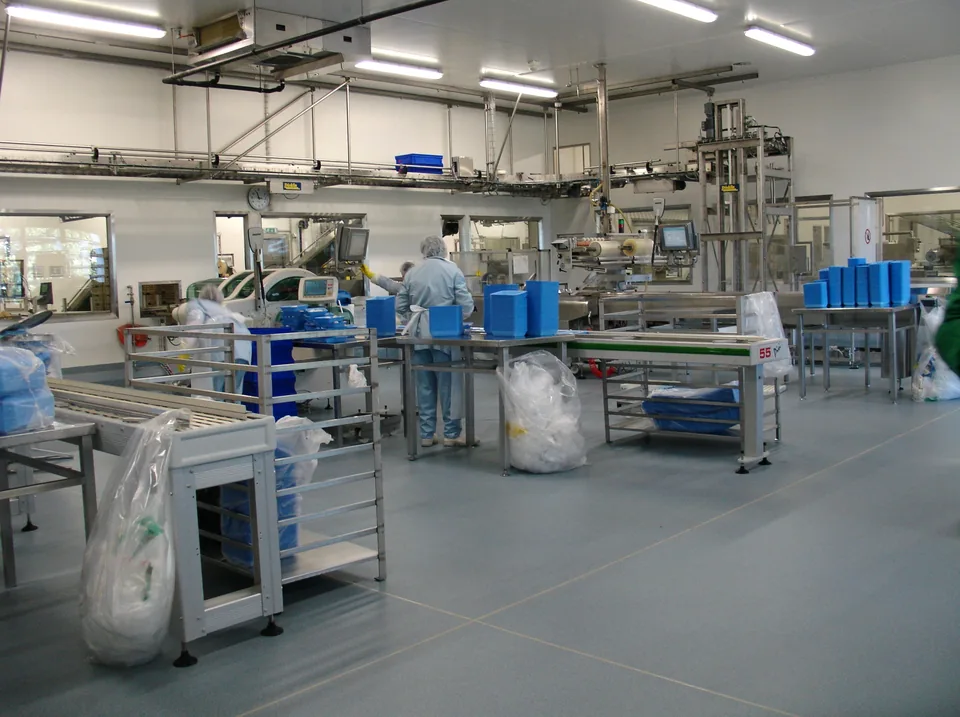 Completec QCF quartz floor in a food production area with staff and stainless steel work tables