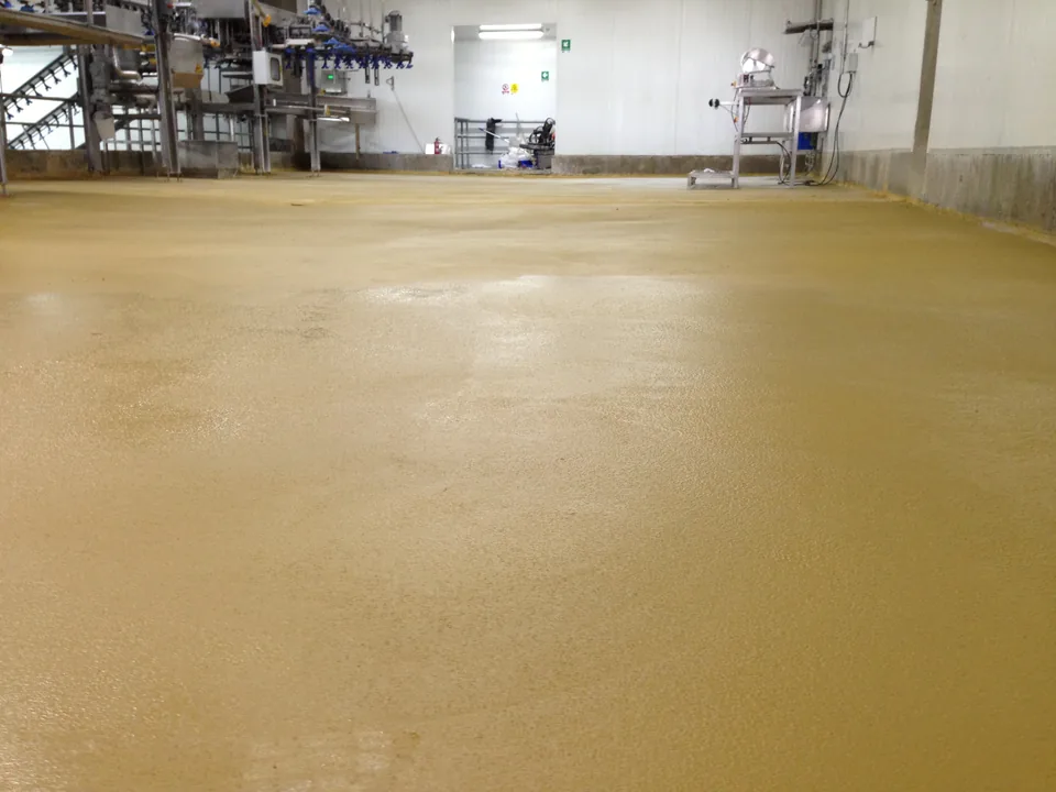Ochre-yellow Ucrete floor in a production area