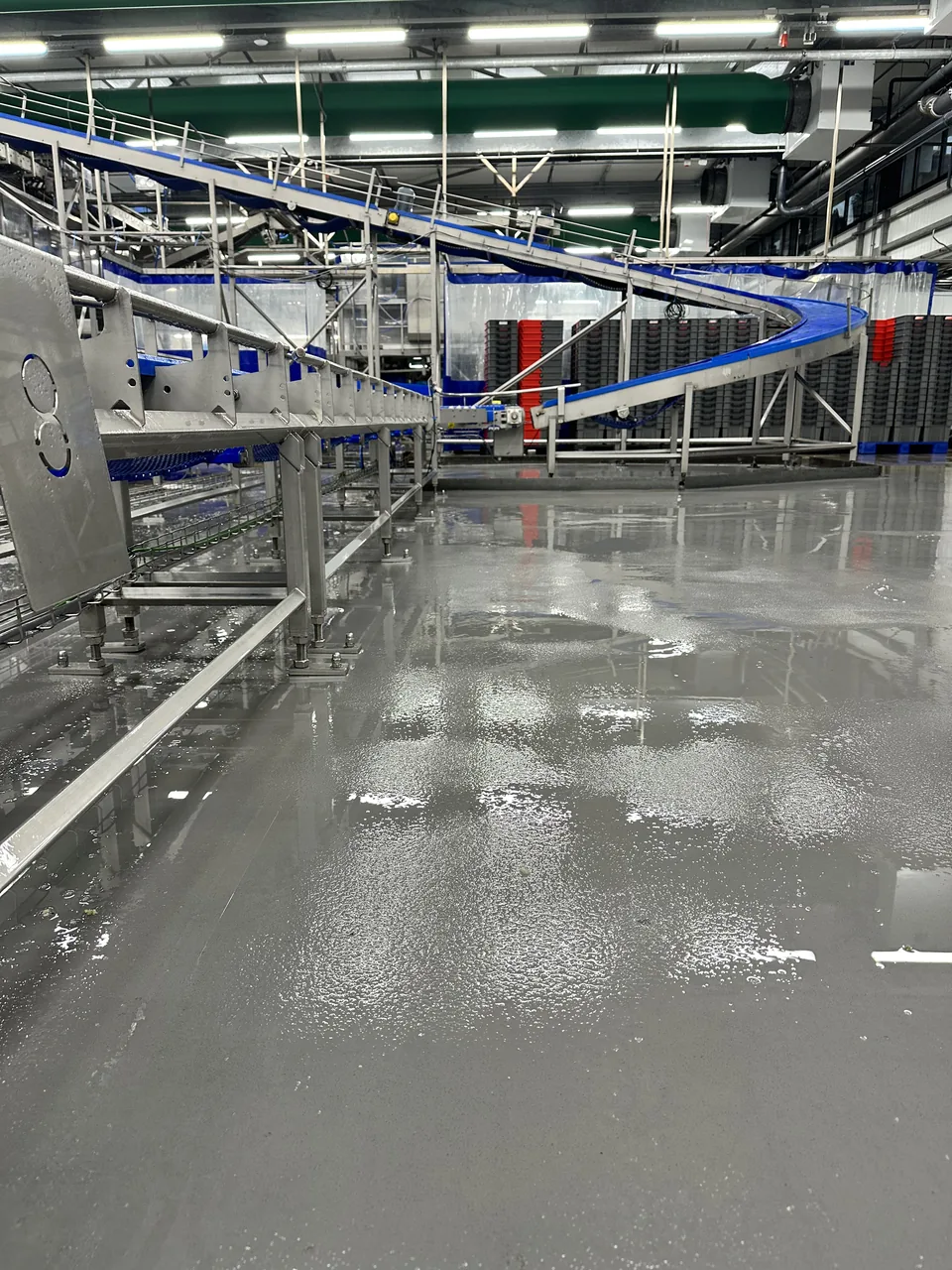 Sika Ucrete BC4 floor in a food production hall with stainless steel conveyors