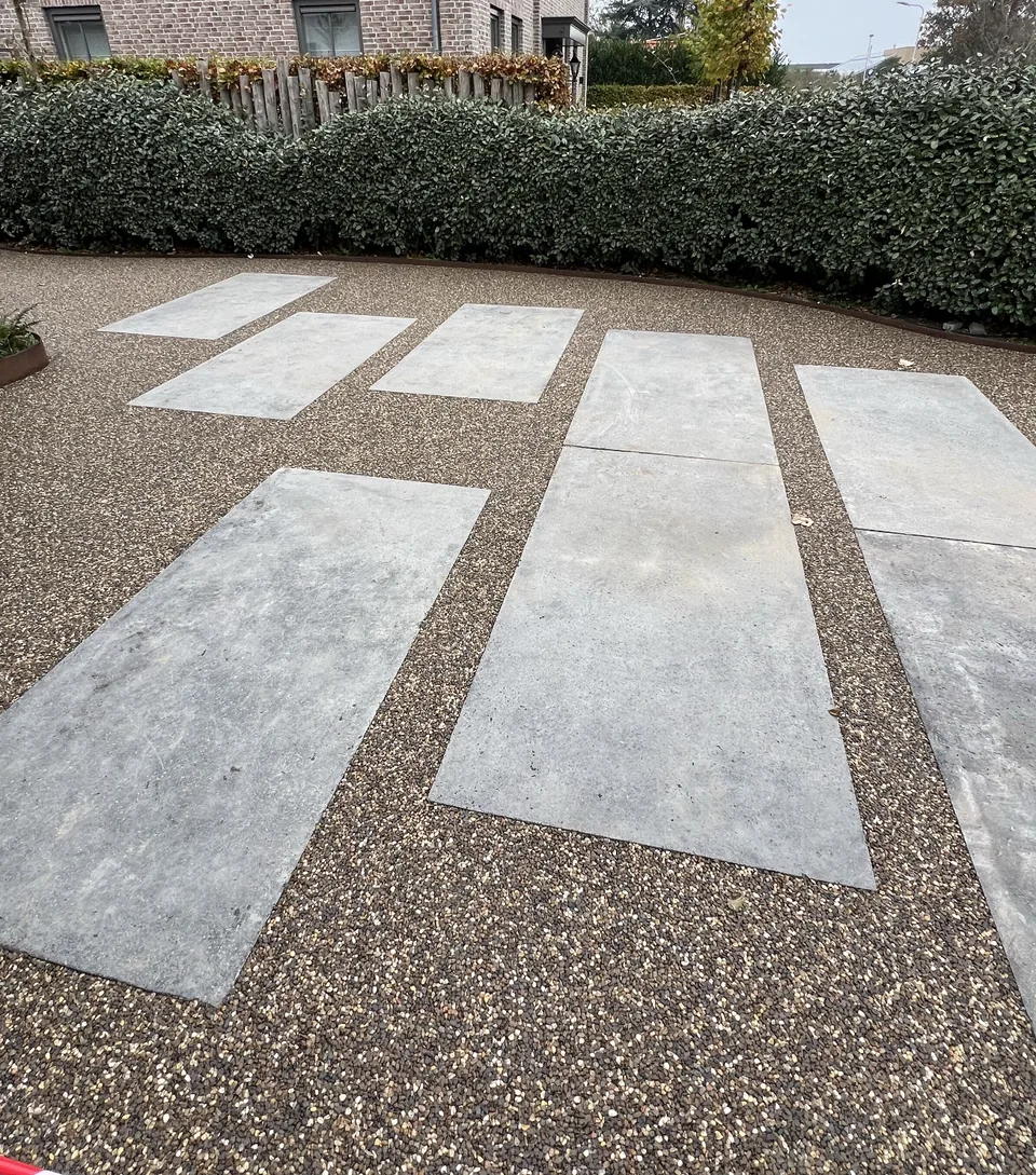 Terradec gravel surface around large natural stone slabs in a garden