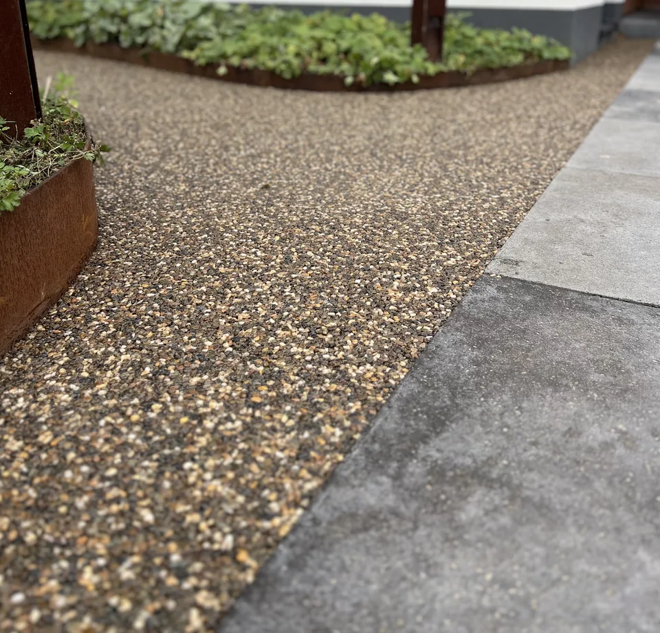 Terradec gravel surface next to a terrace with natural stone slabs